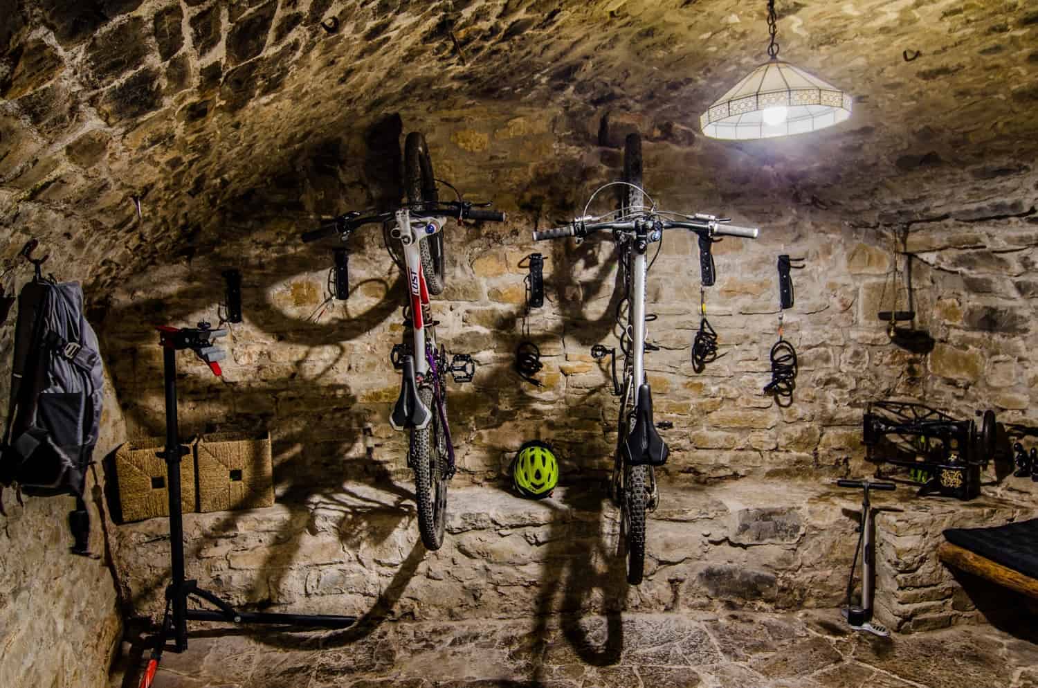 Casa Cruz Boltaña - Casa Rural - Almacén de bicicletas compartido para nuestros clientes